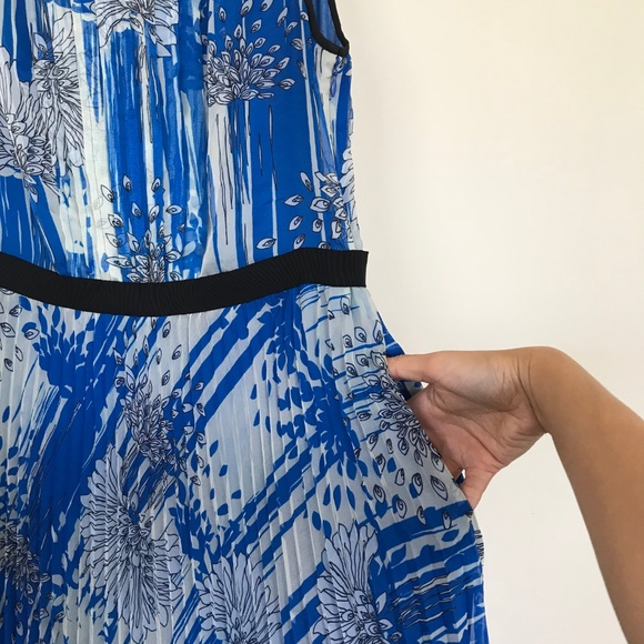 Miss Wu Blue Sleeveless Floral Dress - Picture 8 of 8